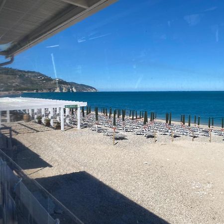 B&B Direttamente Sul Mare Da Antonino Mattinata Bagian luar foto
