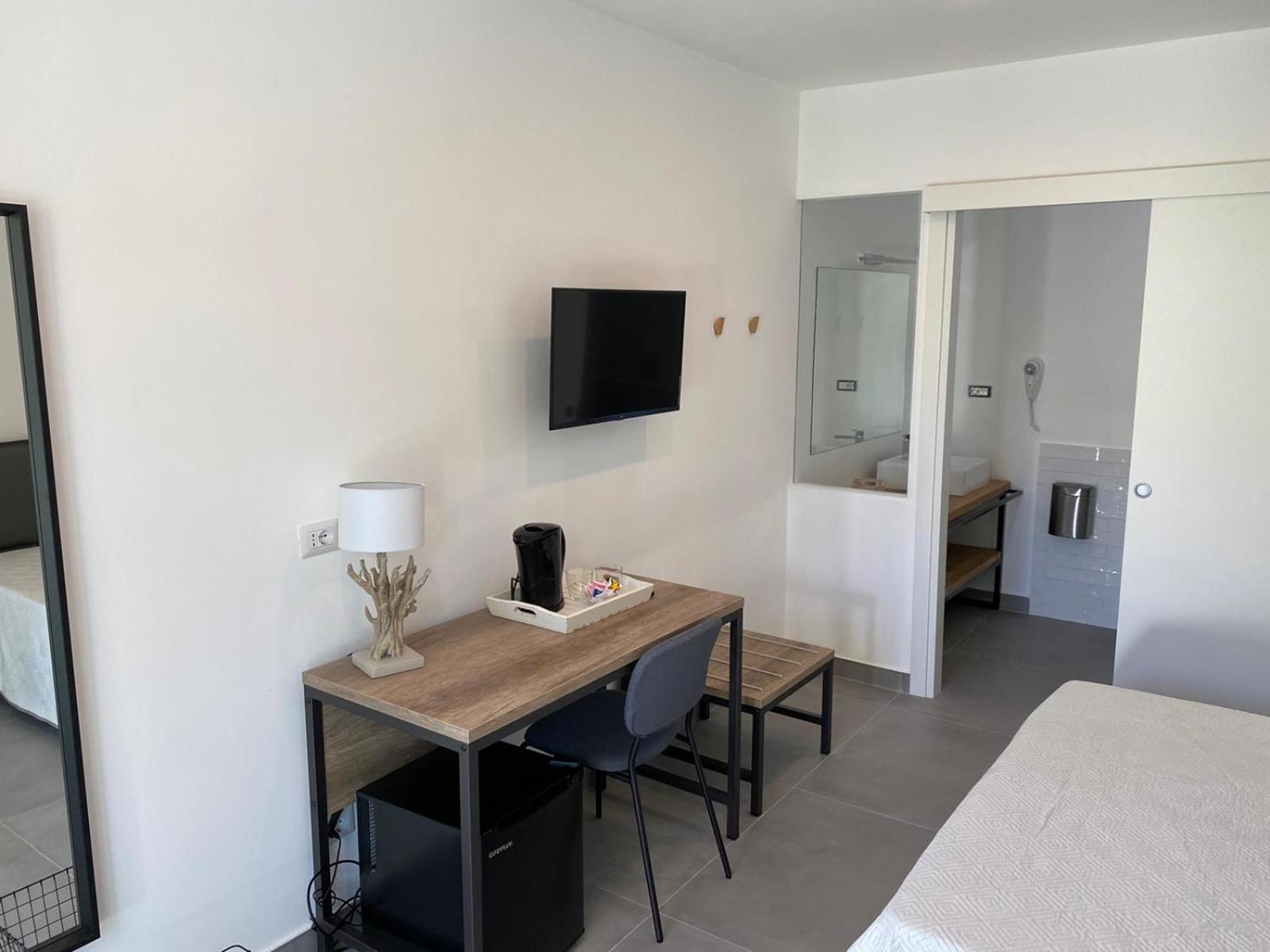 B&B Direttamente Sul Mare Da Antonino Mattinata Bagian luar foto