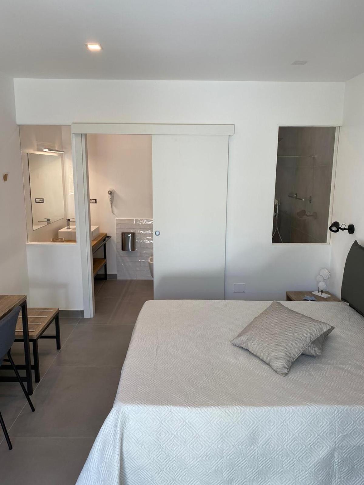 B&B Direttamente Sul Mare Da Antonino Mattinata Bagian luar foto