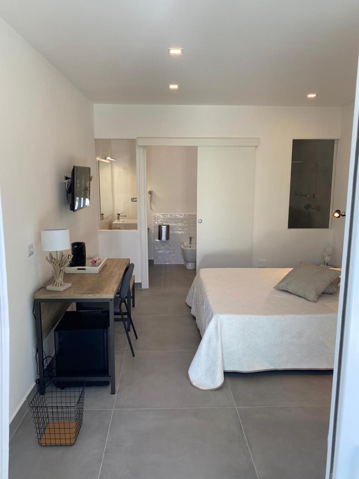 B&B Direttamente Sul Mare Da Antonino Mattinata Bagian luar foto
