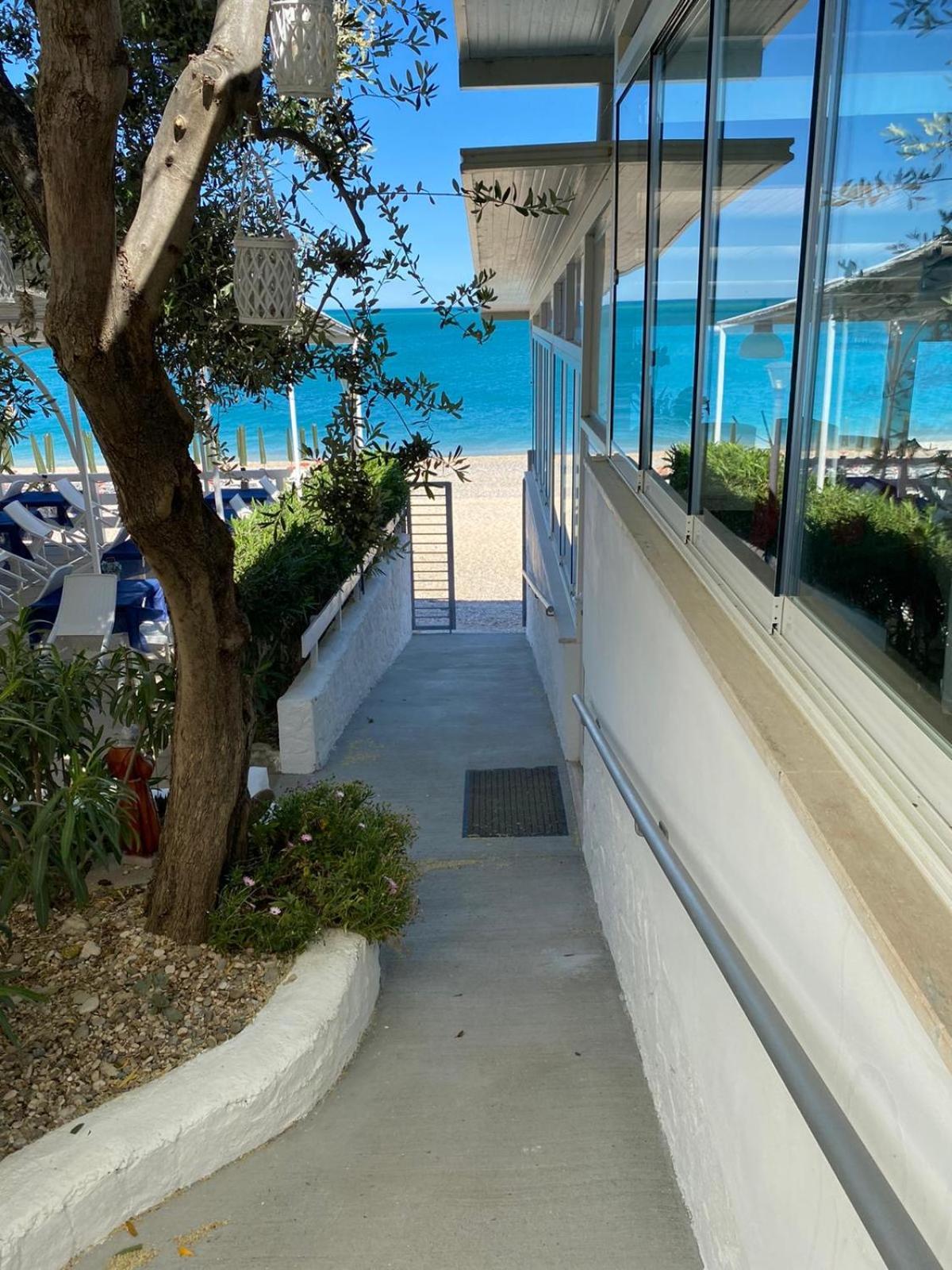 B&B Direttamente Sul Mare Da Antonino Mattinata Bagian luar foto