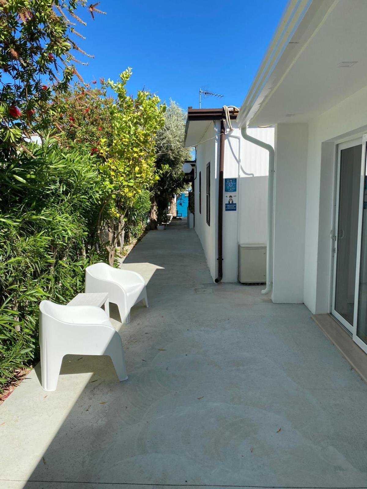 B&B Direttamente Sul Mare Da Antonino Mattinata Bagian luar foto